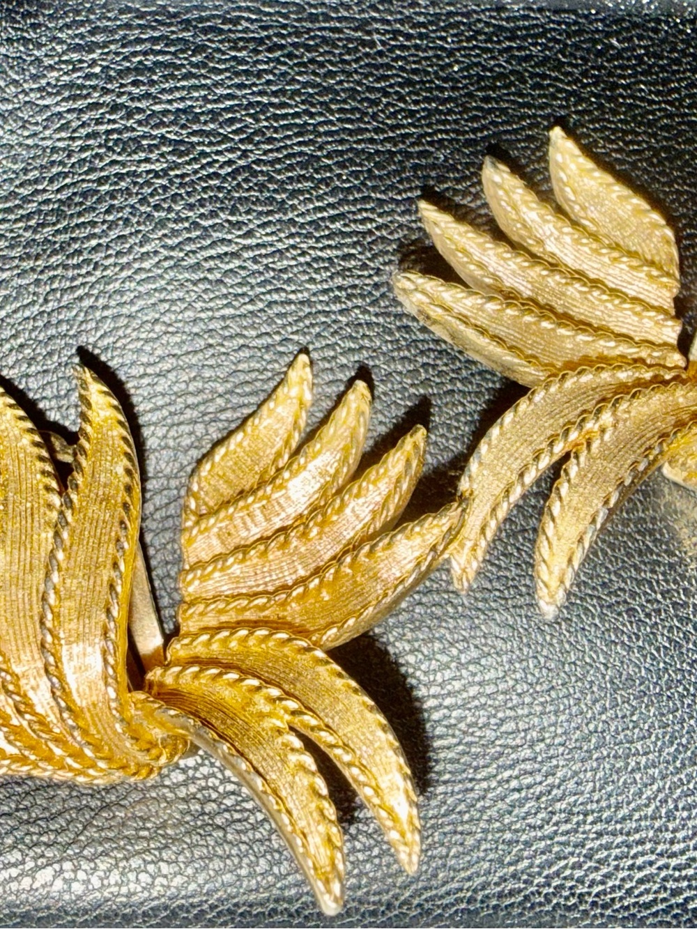 Vintage Boucher Leaf Gold Tone Bracelet and Statement Clip-On Earrings - Picture 2 of 13